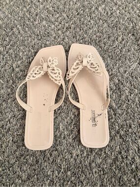 Beige Laser-Cut Bow Slide Sandals - Unbranded
